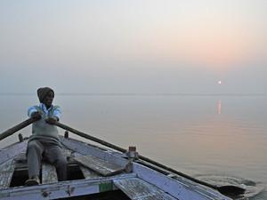 Varanasi, ranek nad Gangesem.