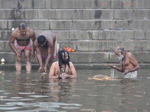 Varanasi, ranek nad Gangesem.