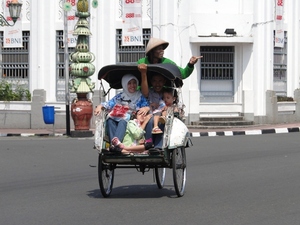 Jogjakarta - rodzina w becaku