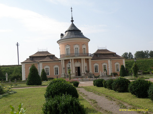 Złoczów - pawilon chiński na dziedzińcu