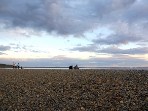 Newgale na plazy o zachodzie słońca