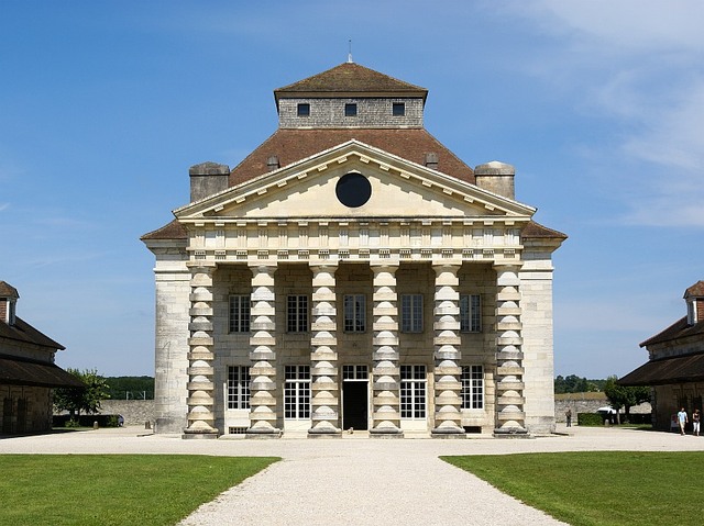 Arc-et-Senans główny budynek salin królewskich