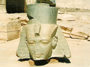 Teby Zachodnie - Medinet Habu