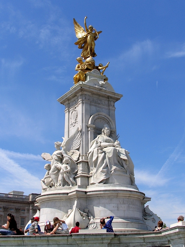 Londyn pomnik Królowej Wiktorii