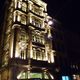 oświetlone kamienice