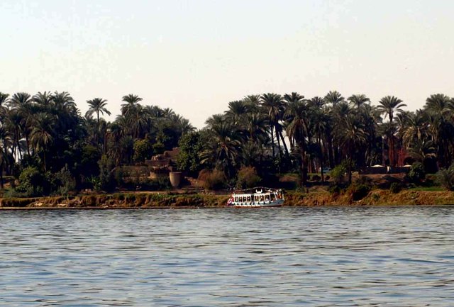 4 statkiem po Nilu