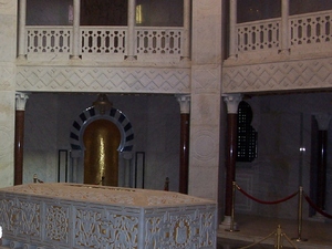 Wewnątrz mauzoleum pierwszego prezydenta Tunezji