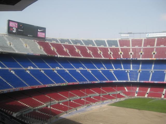 Na trubunie Camp Nou