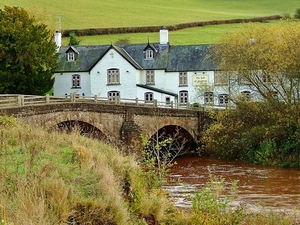 Monnow Bridge i The Bell at Skenfrith
