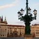 wspaniałe latarnie przed Zamkiem Praskim