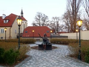 dziedziniec hotelu na tyłach klasztornych