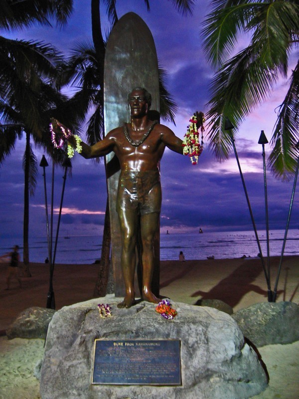 Pomnik Duke'a na plaży Waikiki