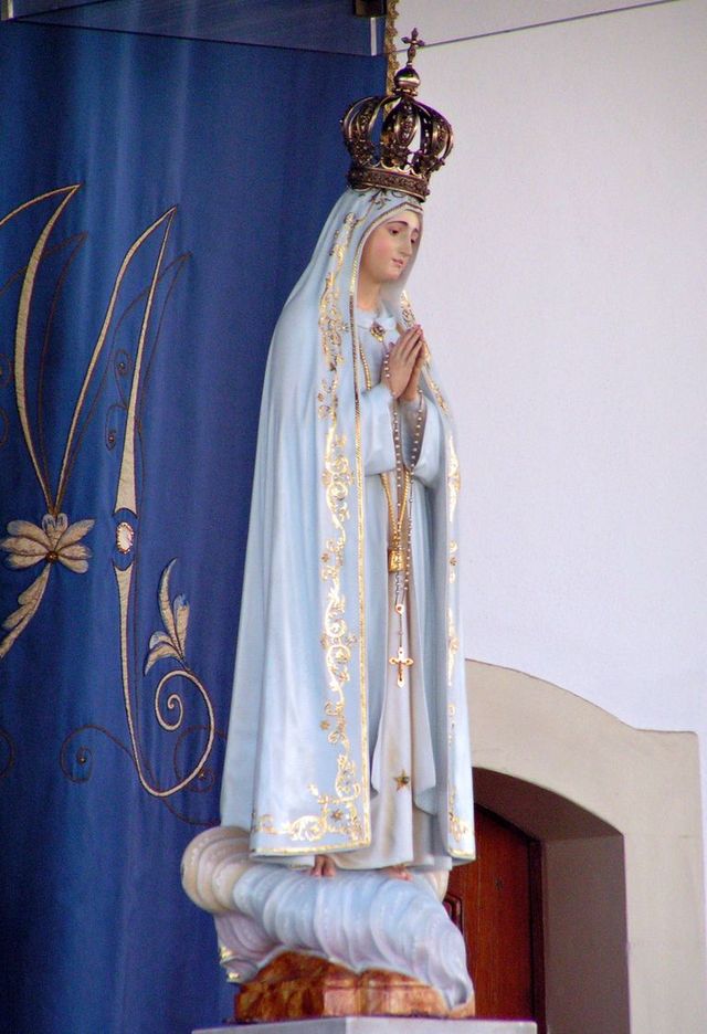 Figura Matki Boskiej Fatimskiej