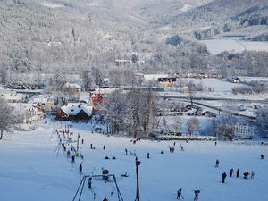 narciarze na oslej łączce