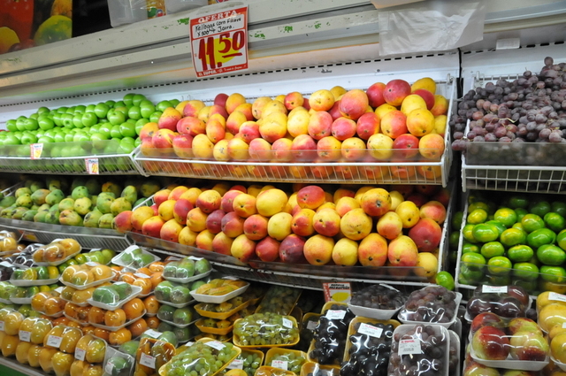 owoce w sklepie