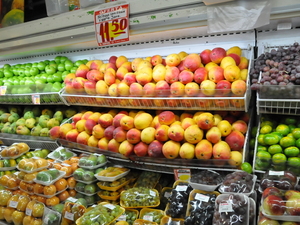 owoce w sklepie