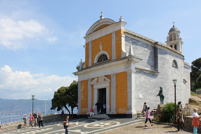 Kościł San Giorgiona wzgórzu nad zatoką