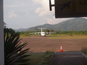 lotnisko i nasz samolot na wyspę Bali