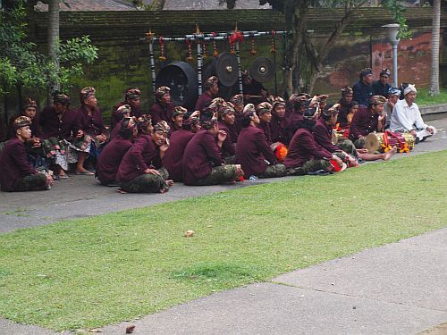 Pura Tirta Empul - przygotowania do występów