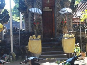 ulica  wyspy Bali -  wierzenia