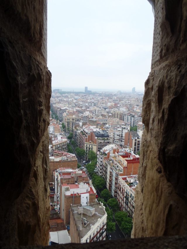 widok na Barcelonę z jednej z wież Sagrady