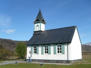 Zabytkowy kościółek