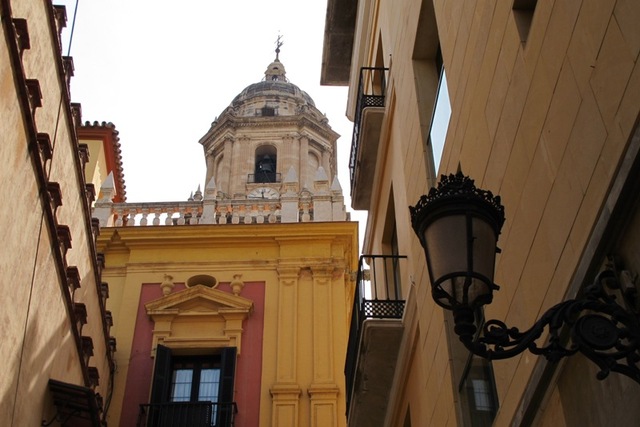 Malaga -  uliczki, knajpy, domy, balkony