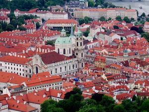 Czerwone dachy Pragi