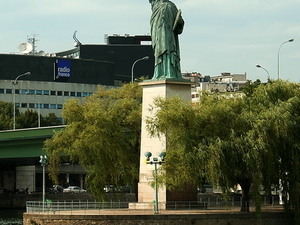 Paris statue liberty
