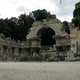 imitacja ruin rzymskich na terenie ogrodów
