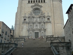 Gerona - po schodach do katedry