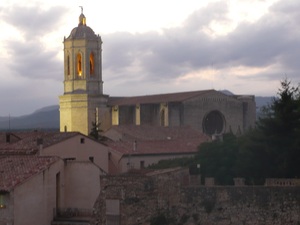 Gerona - katedra z murów obronnych