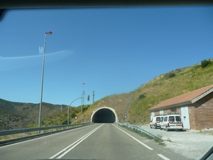 Na trasie zdarzają się też tunele