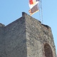 Collioure - Na wieży łopoczą flagi Francji, UE i Katalonii