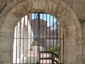 Perpignan - Katedra St-Jean - wejście do Campo Sato