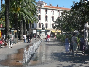 Perpignan - Place L'Arago w świetle dziennym