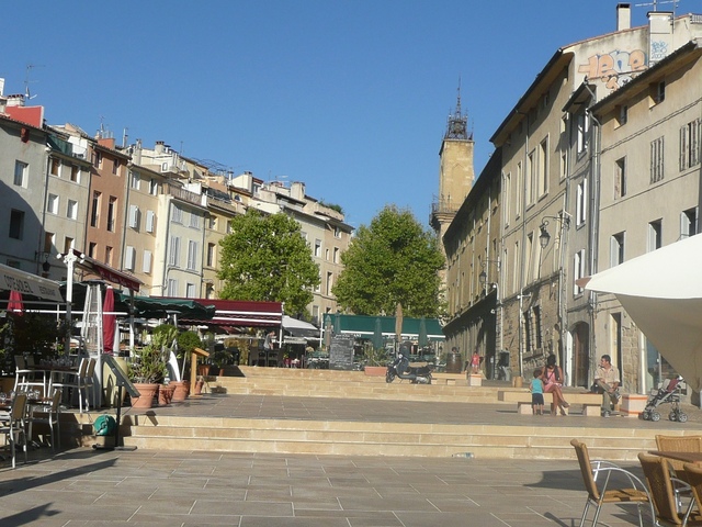 Aix-en-Provence - jeden z malowniczych placów