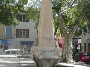 St-Remy-de-Provence - plac przed ratuszem 2