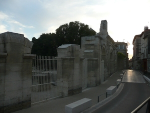 Arles - przed Teatrem Rzymskim