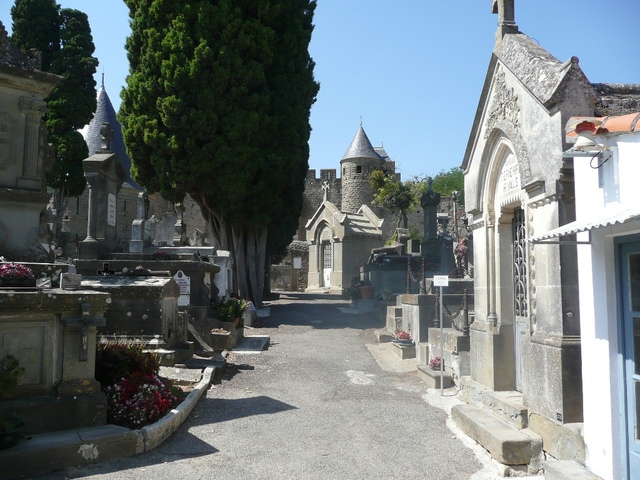 Carcassonne - zabytkowy cmentarz 1