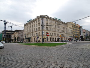 i zaraz zacznie się Plac Wolności