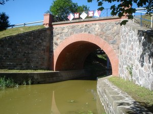 Stary most nad Kanałem Elbląskim w Rybakach