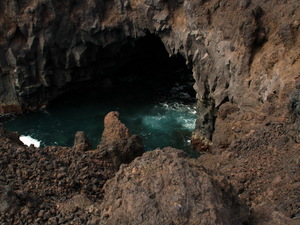 Los Hervideros - jaskinia