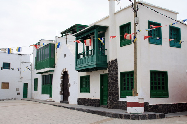 Caleta de Famara - urok małych domków