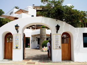 Playa Blanca - wejście do hotelu