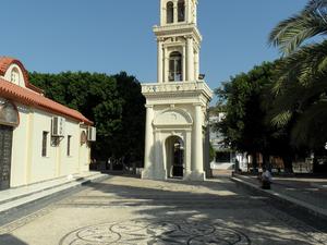 Plac pod kościółkiem, z dzwonnicą