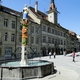 Charekterystyczny dla Szwajcarii plac z fontanną
