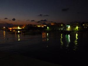 port nocą