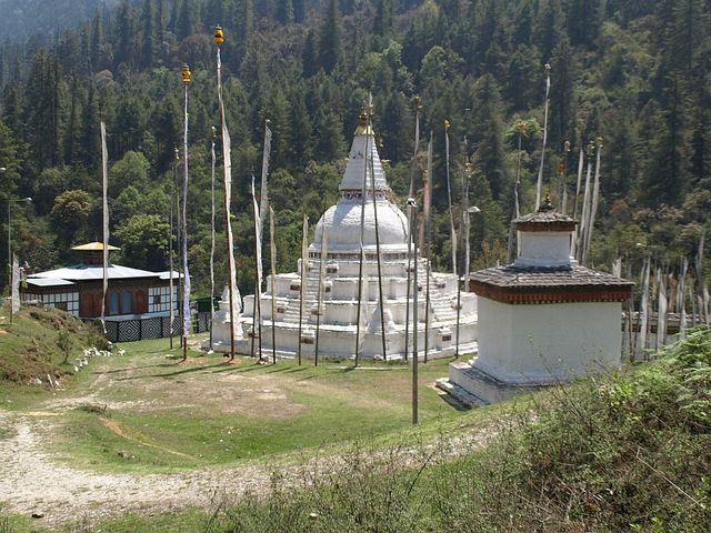 Wielki czorten -  stupa   w Czendebdzi