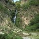 Małe  wodospady na potokach spływajacych  z gór